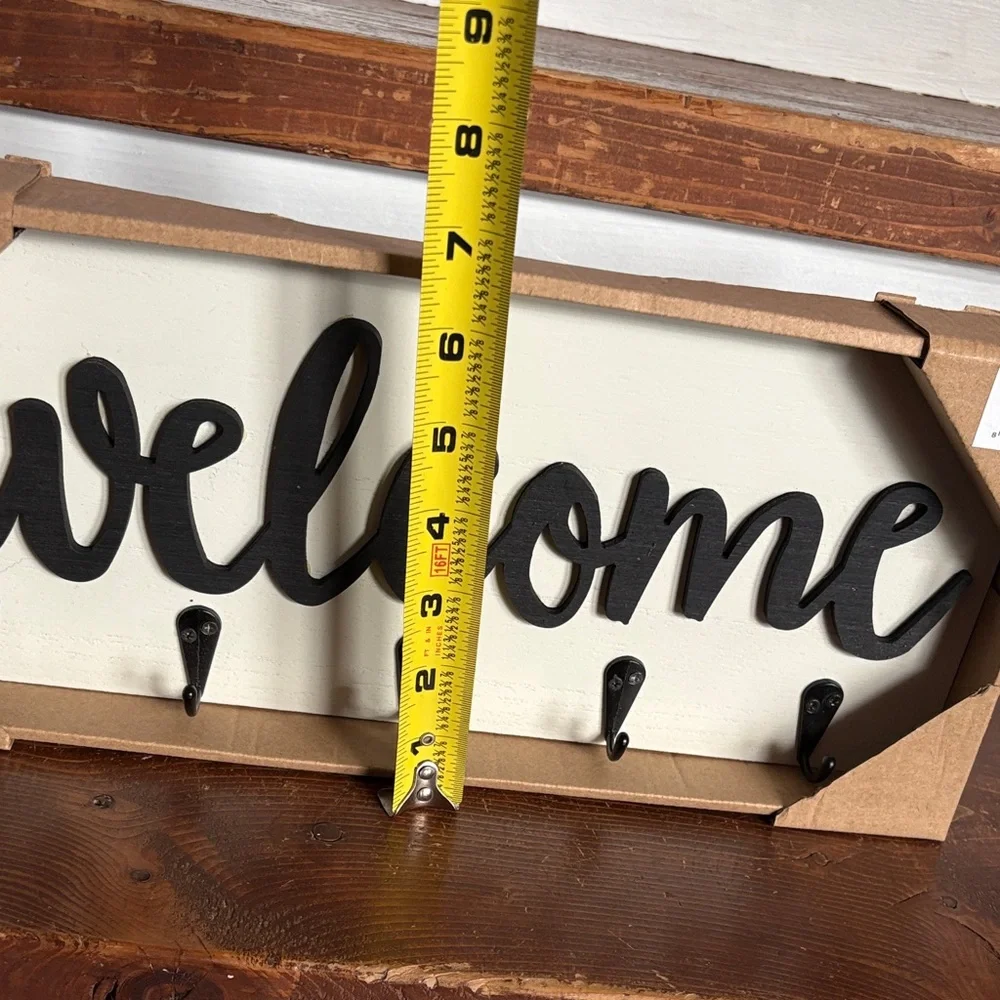 Black and White Welcome Wall Hook Decor
